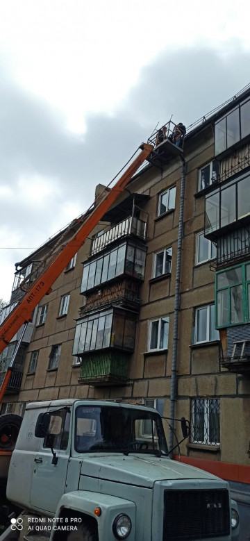 Выполнен ремонт водосточных труб с АГП  в многоквартирном доме по адресу ул. Гагарина д. 53